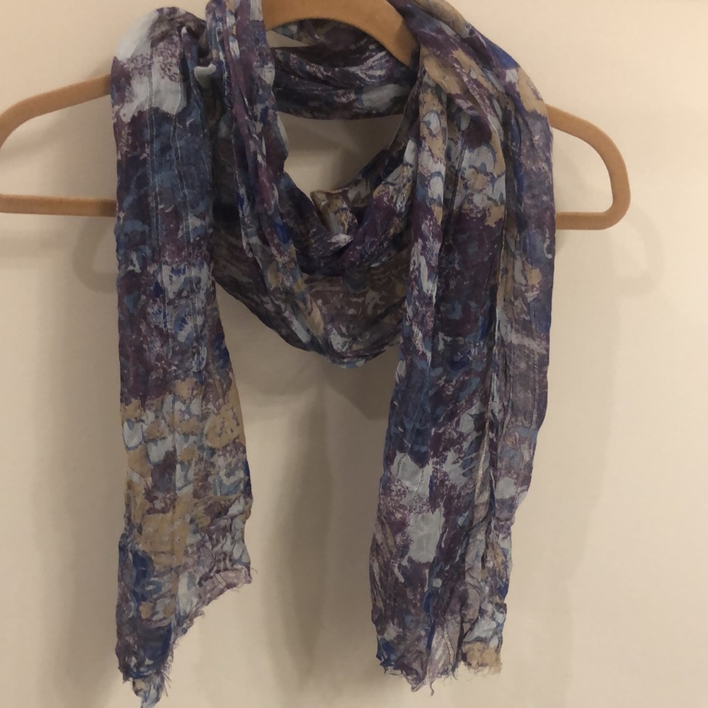 Chico’s pretty floral scarf - Picture 2 of 7